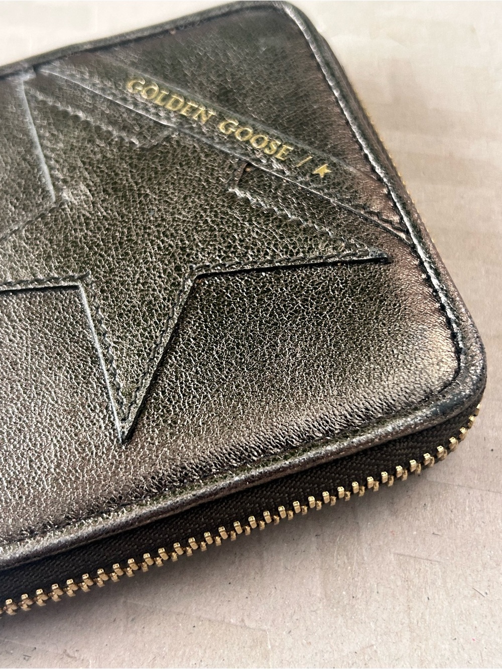 Golden Goose Brushed Nickel Leather Star Zip Wallet with Gold Logo - Picture 2 of 4
